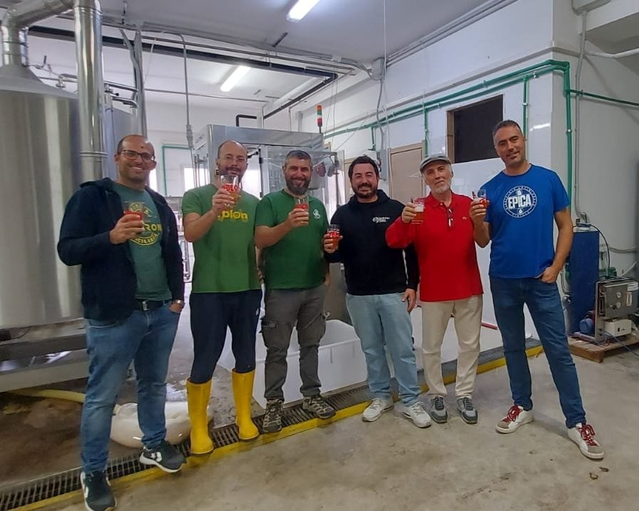 I birrai celebrano la cotta collettiva in Sicilia