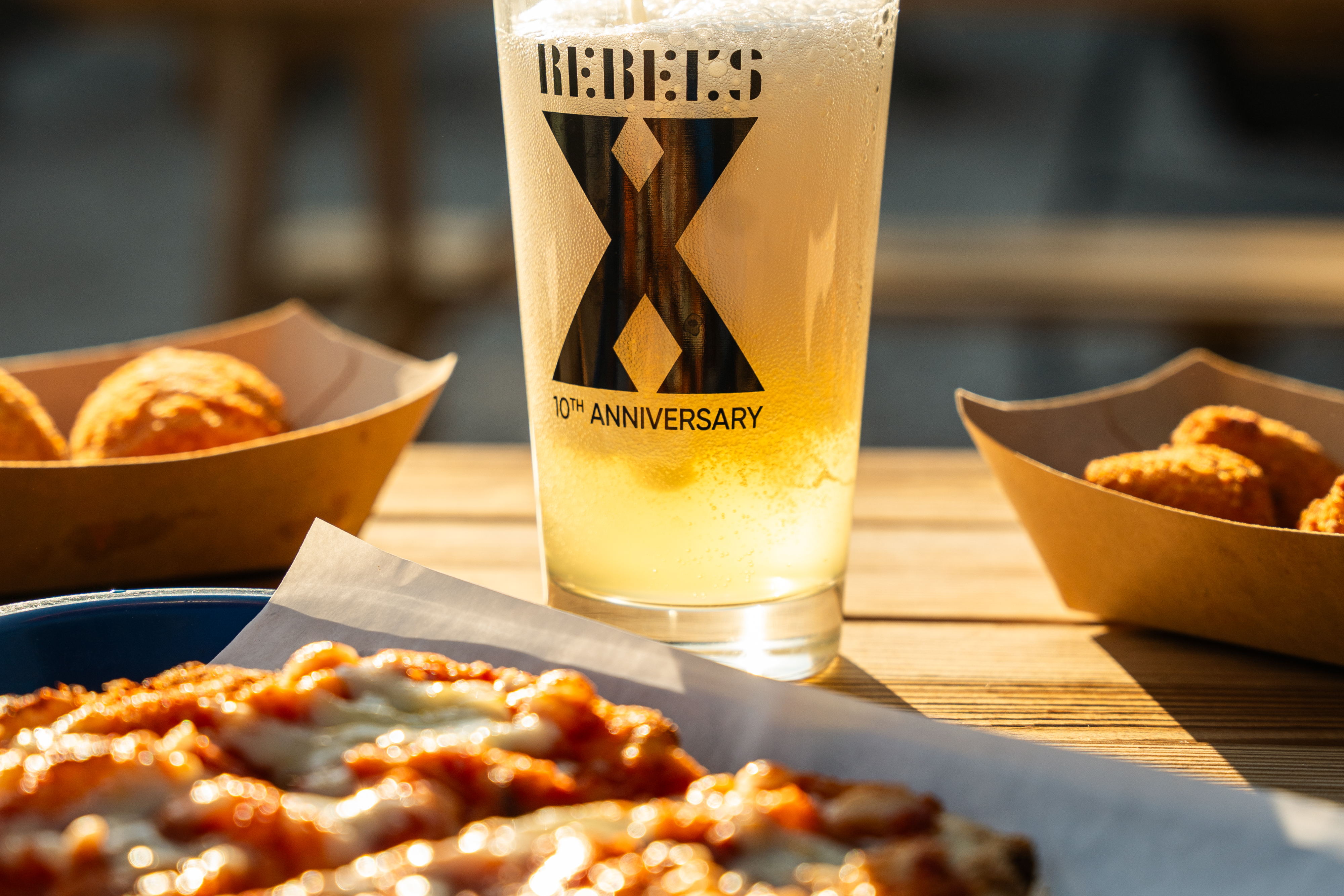 Rebel’s Brewery Garden: dieci anni di ribellione artigianale in un’oasi verde nella Capitale