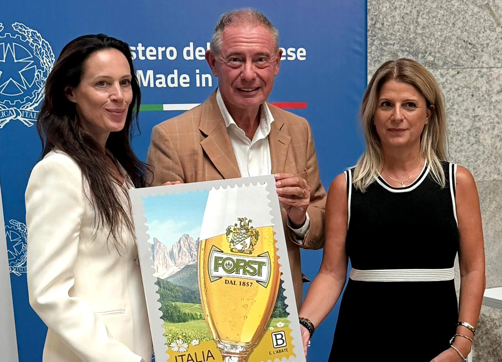 Birra FORST entra nella storia della filatelia: è il primo birrificio italiano su un francobollo