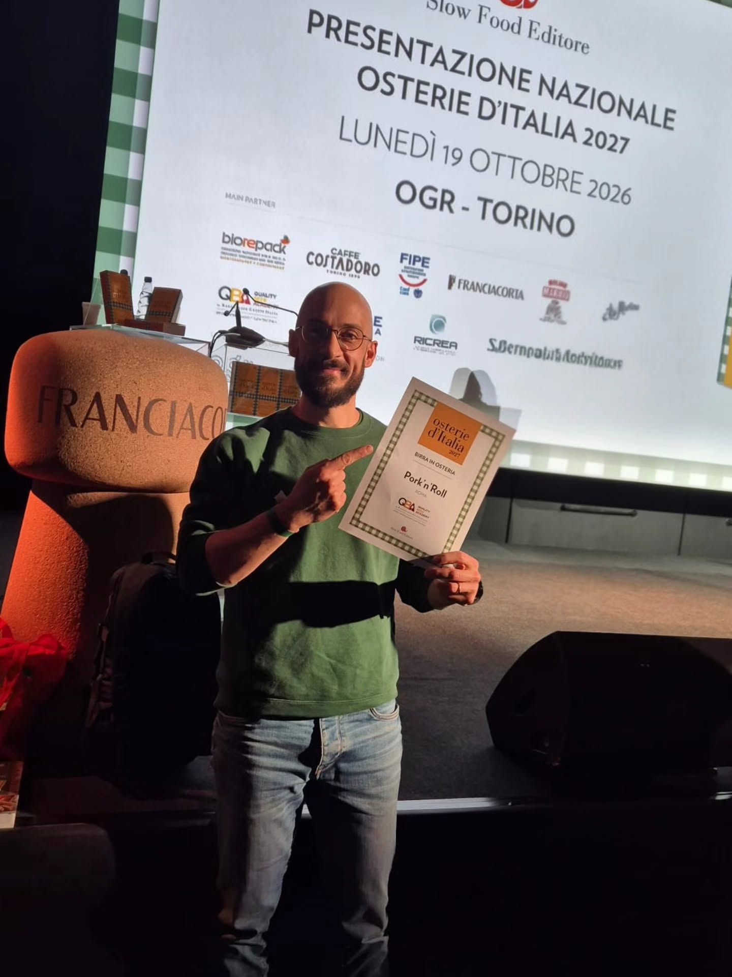 Foto 1 di 3: 🍺 Osterie d'Italia 2027: Slow Food incorona il Pork'n'Roll di Roma!